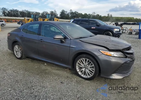 2020 Toyota Camry Xle z USA, uszkodzony, nr VIN 4T1F31AK8LU520284